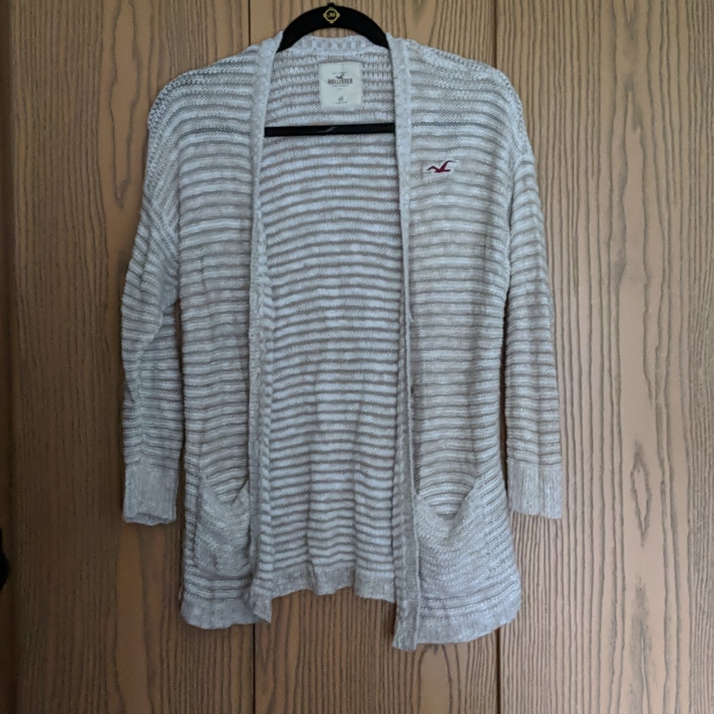 🌟Cream Hollister Cardigan 🌟 2 for $10